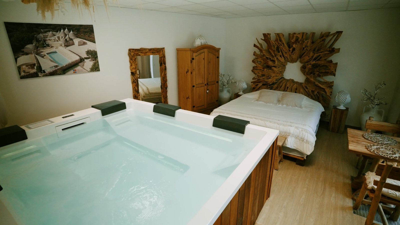 Le jacuzzi de la Suite Riposo, dans la pièce même où l'on dort